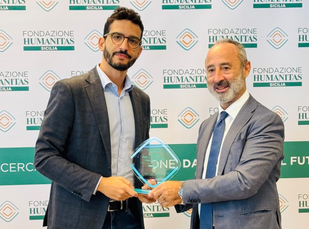 Da-sx-Gristina-Repici_Consegna-Premio_FHS